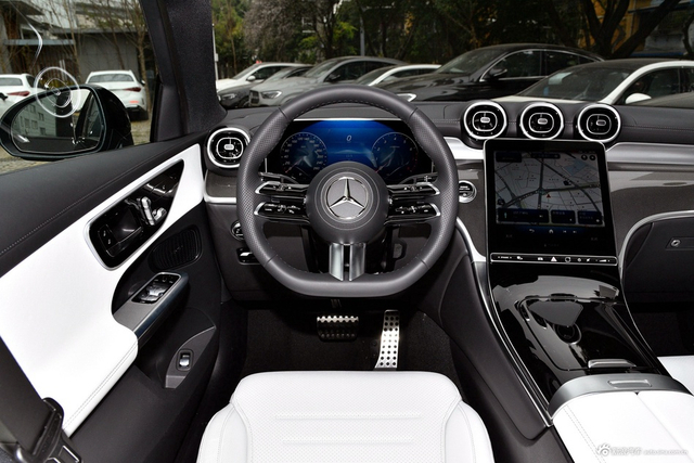 2024款奔驰GLC级轿跑 260 4MATIC 轿跑SUV