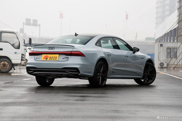 2024款奥迪A7L 45 TFSI quattro RS 套件竞速版