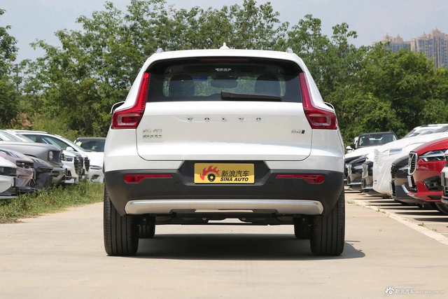 2024款沃尔沃XC40 B4 四驱 智远豪华版