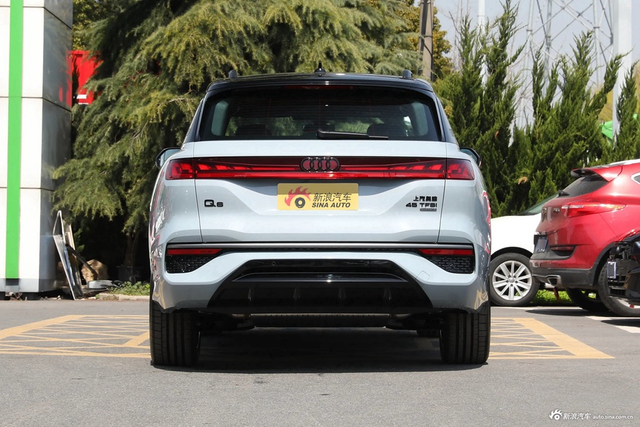 2024款奥迪Q6 45 TFSI quattro RS 套件竞速版 7座