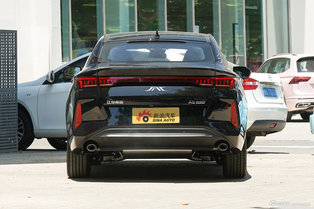 2023款江淮A5 PLUS 1.5T 自动豪华型