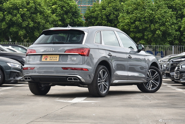 2026款奥迪Q5L 45周年典藏版 40 TFSI 时尚动感型