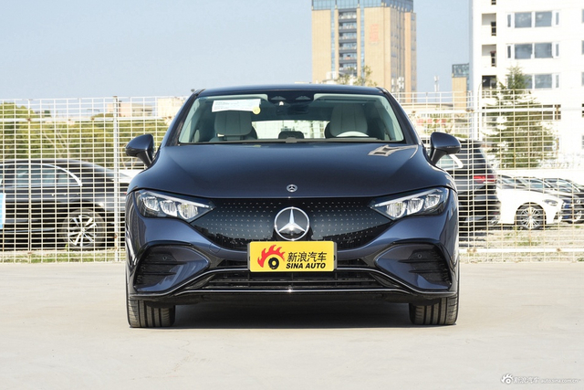 2022款奔驰EQE 350 豪华版