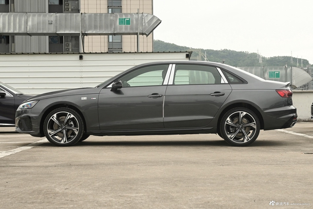2025款奥迪A4L 200万辆悦享版 40 TFSI 星夜版
