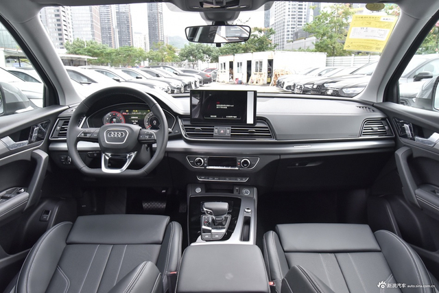 2026款奥迪Q5L 45周年典藏版 40 TFSI 时尚动感型