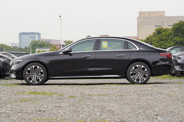 2025款奔驰E级改款 E 300 L 豪华型