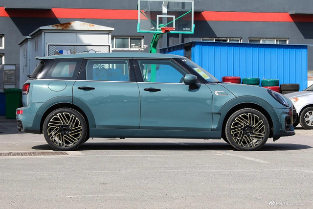 2023款MINI CLUBMAN 2.0T COOPER S 自在特别版