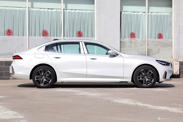 2024款宝马5系 530Li 领先型 豪华套装