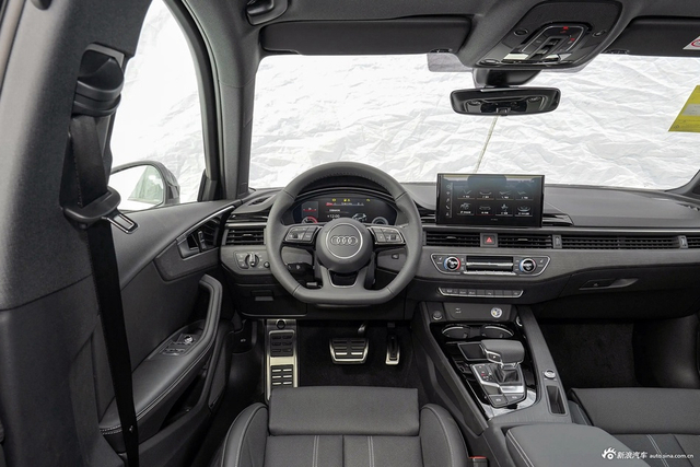 2024款奥迪A4L 40 TFSI 豪华动感型(星夜版)