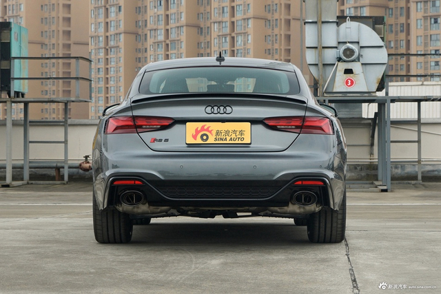 2022款奥迪RS5 2.9T Sportback 黑曜版