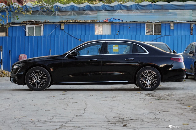 2026款奔驰E级 260 L 经典型