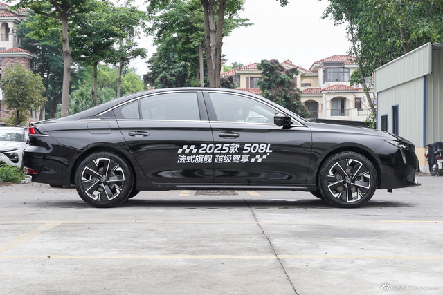 2025款标致508L 400THP 驭控旗舰版