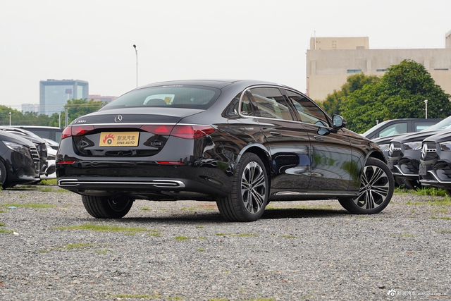 2025款奔驰E级改款 E 300 L 豪华型