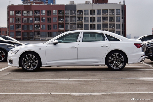 2025款奥迪A6L 改款 45 TFSI 臻选动感型