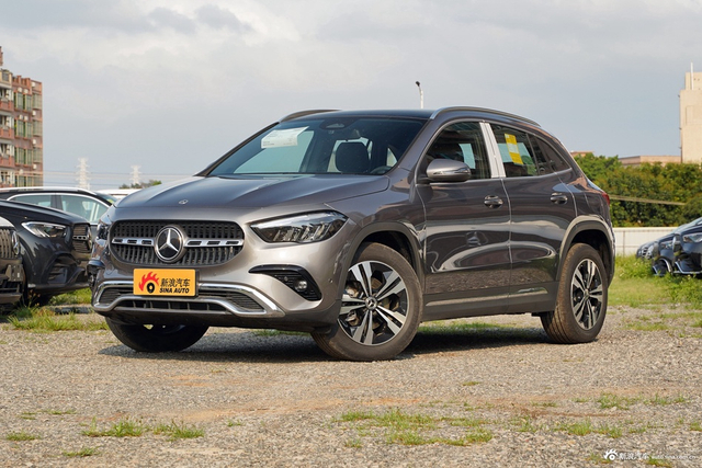 2025款奔驰GLA 200
