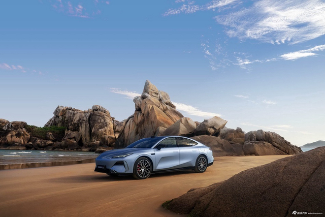 2025款银河E8 620km 四驱星舰激光雷达智驾版