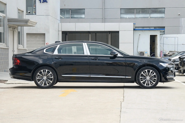 2024款沃尔沃S90 B5 智逸豪华版