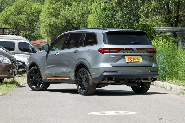 2023款领裕 EcoBoost 225 黑曜倾橙版尊领型PLUS 7座（2/2/3）