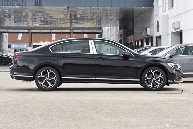 2025款迈腾 改款三 众享款 330TSI DSG豪华型