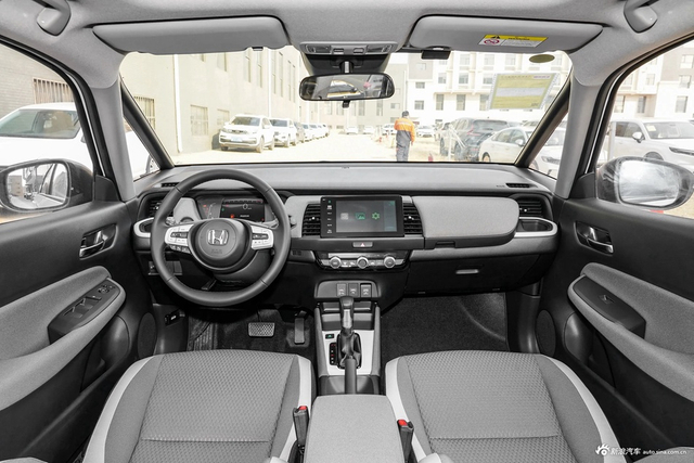 2023款LIFE 1.5L CVT CRO-SS灵趣版