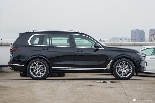 2023款宝马X7 xDrive40i 领先型豪华套装
