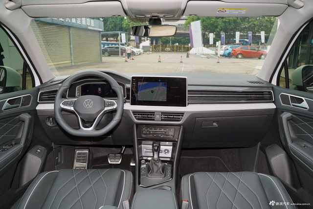 2024款途观L 出众款 330TSI 自动两驱R-Line龙耀版