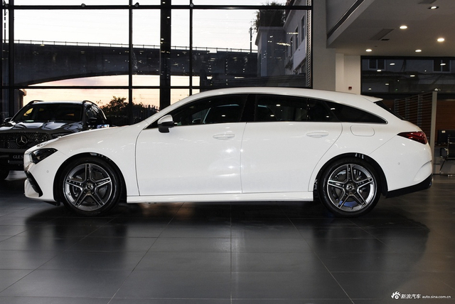 2024款奔驰CLA级 200 猎跑车