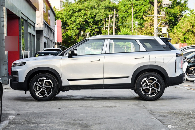 2024款探索06 悦野版 1.6T 两驱探野