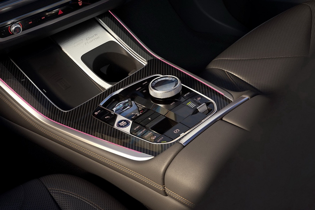 2024款宝马X5 xDrive 40Li 尊享型黑焰限量版