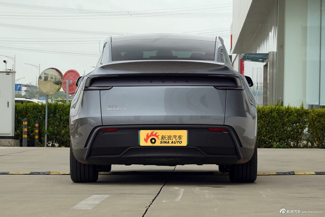 2025款Model Y 后轮驱动版