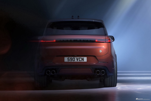 2025款揽胜运动 4.4 V8 SV Carbon 官图