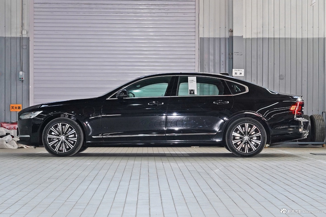 2022款沃尔沃S90混动 改款 T8 E驱混动 智逸豪华版