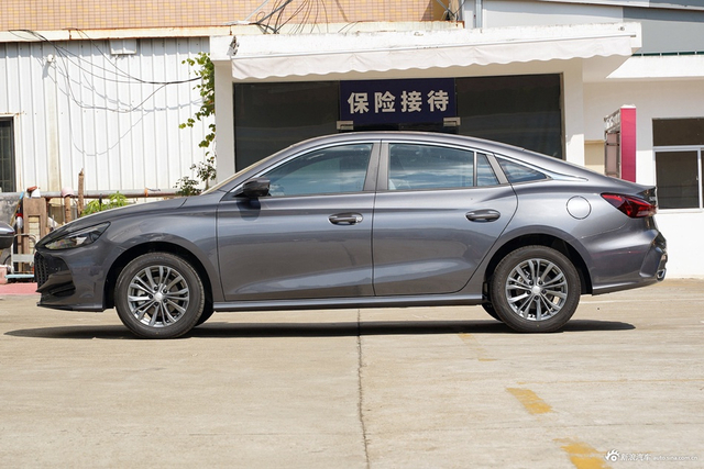 2026款MG5 180DVVT 全球豪华版