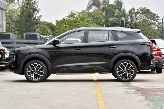 2024款江淮X8 E家 1.5T 110km 家兴版 7座