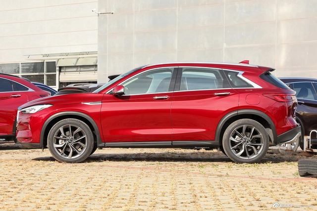 2024款英菲尼迪QX50 2.0T四驱豪华版