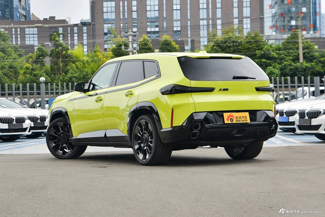 2023款宝马XM 50e