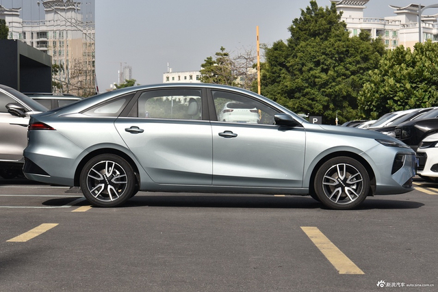 2025款荣威D6 520km 智享版