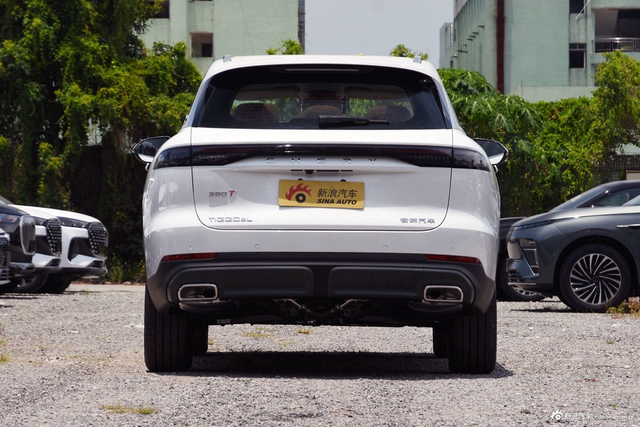 2025款瑞虎8 L 2.0T 自动长虹版 7座