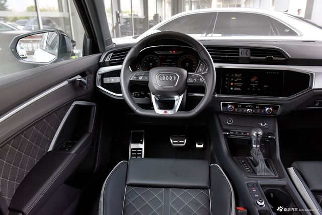 2025款奥迪Q3 Sportback quattro45周年典藏版 40TFSI 时尚型