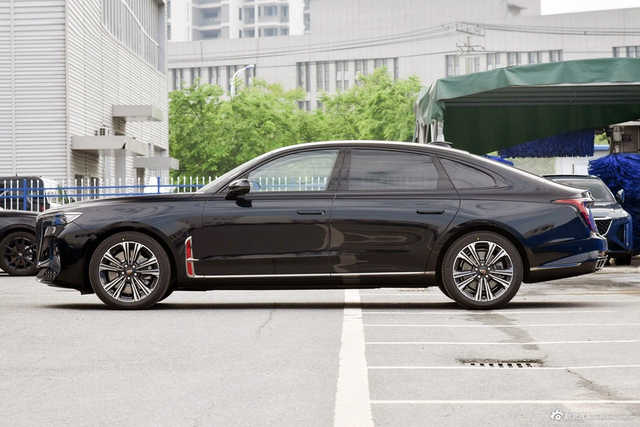 2024款红旗H9 2.0T 旗畅 私享风尚版