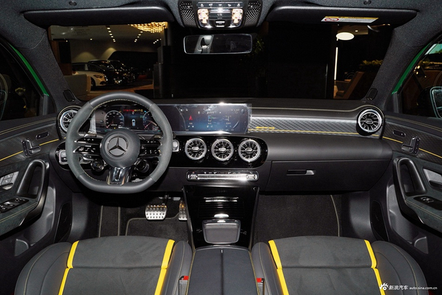 2024款AMG A 45 S 4MATIC+ 魔焰绿特别版