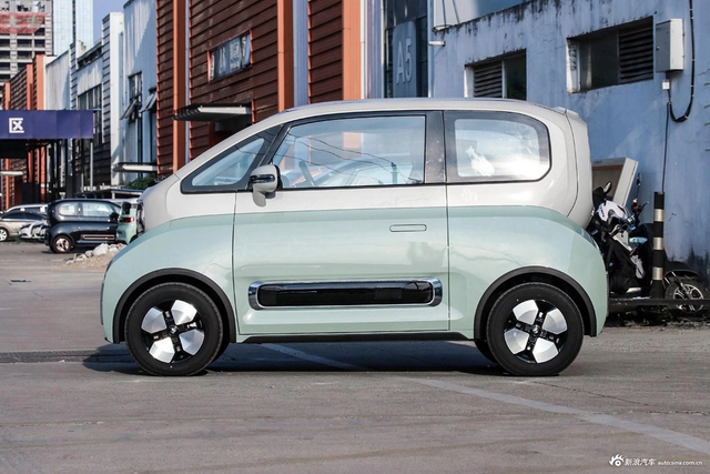 2023款宝骏KiWi EV 智潮版 三元锂