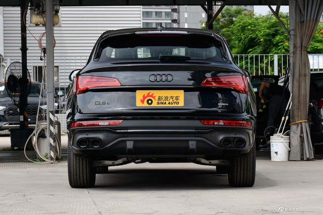 2025款奥迪Q5L Sportback 45周年典藏版 40 TFSI 豪华型