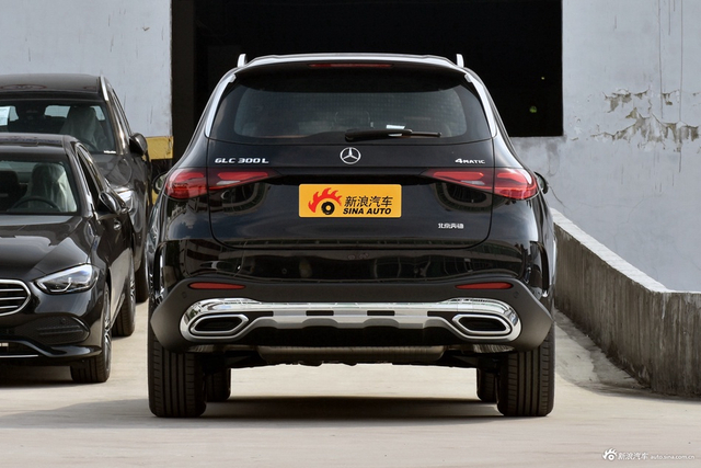 2025款奔驰GLC改款 300 L 4MATIC 动感型 7座