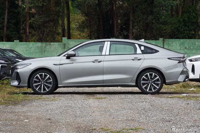 2024款艾瑞泽8 高能版 2.0T DCT御+