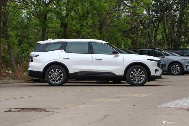 2023款锐界L 2.0T EcoBoost E-混动两驱七座豪华型