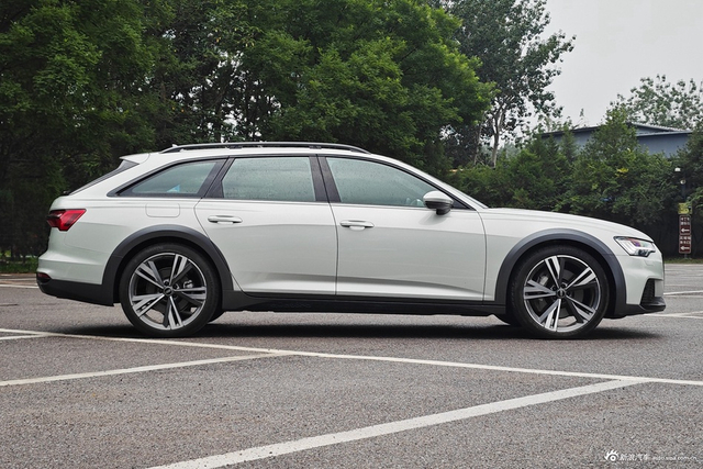 2023款奥迪A6（进口）allroad quattro 55 TFSI 大探险家版