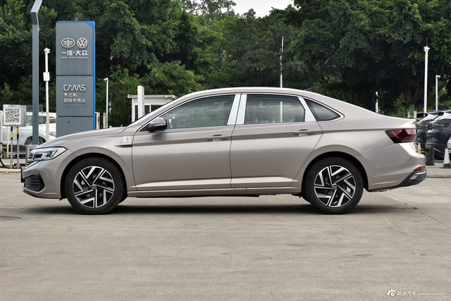 2025款速腾 改款三 300TSI DSG超越版