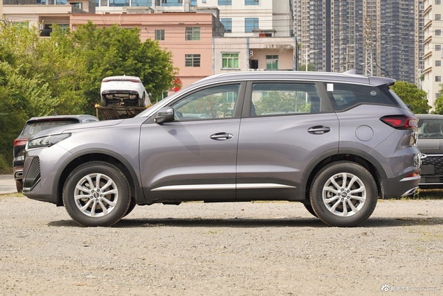 2025款瑞虎7 卓越版 1.5T CVT豪华版量子灰