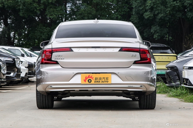 2025款沃尔沃S90 B5 智雅豪华版